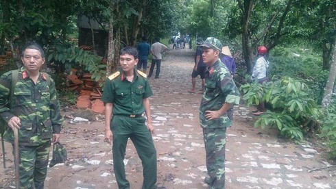 [Mới nhất] Đưa thi thể phi công máy bay EC-130 gặp nạn xuống núi - ảnh 6