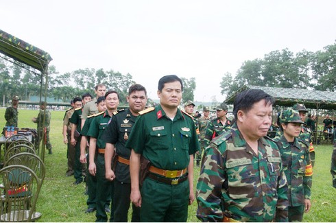 [Ảnh] Tùy viên quân sự các nước đọ tài bắn súng K54 tại Miếu Môn - ảnh 7