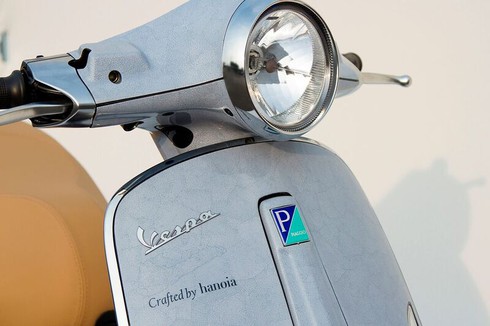 Tuyệt phẩm Vespa Primavera cẩn trứng bán đấu giá được 19,000 USD - ảnh 5
