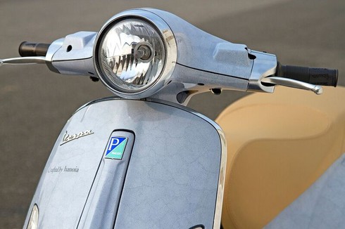 Tuyệt phẩm Vespa Primavera cẩn trứng bán đấu giá được 19,000 USD - ảnh 6