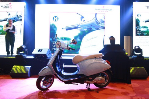 Tuyệt phẩm Vespa Primavera cẩn trứng bán đấu giá được 19,000 USD - ảnh 3