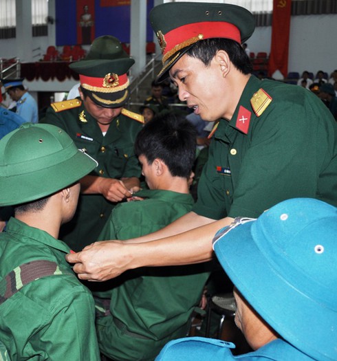 Trai Hà Nội nhiều cung bậc cảm xúc trước giờ nhập ngũ - ảnh 1