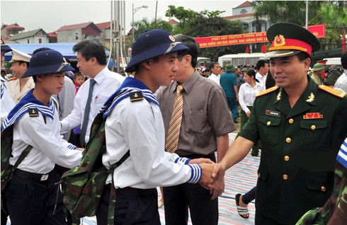 Trai Hà Nội nhiều cung bậc cảm xúc trước giờ nhập ngũ - ảnh 3