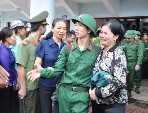 Trai Hà Nội nhiều cung bậc cảm xúc trước giờ nhập ngũ - ảnh 5