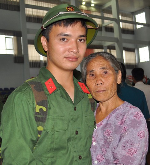 Trai Hà Nội nhiều cung bậc cảm xúc trước giờ nhập ngũ - ảnh 6