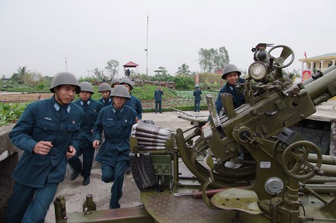 Hình ảnh pháo thủ cao xạ đất Cảng sẵn sàng chiến đấu - ảnh 1