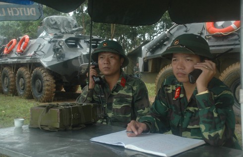 Xe thiết giáp lội nước Bộ Tư lệnh Thủ đô luyện 'chiến đấu' trong mưa - ảnh 7