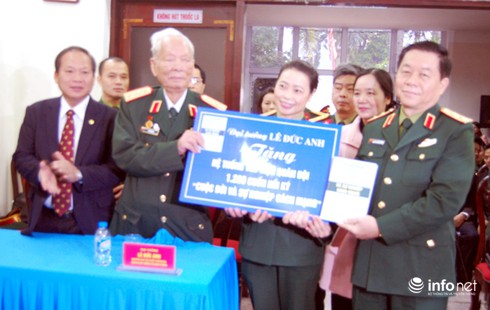 Đại tướng Lê Đức Anh tặng Thư viện Quân đội 1.200 cuốn hồi ký - ảnh 1