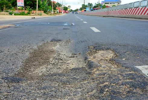 Quốc lộ 2.800 tỷ bị “dọa” truất quyền thu phí - ảnh 1