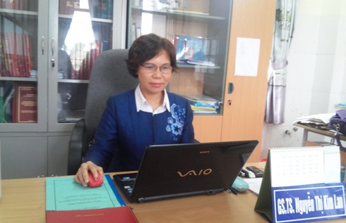 Nữ GS.Ts hết mình vì người dân vùng cao - ảnh 1