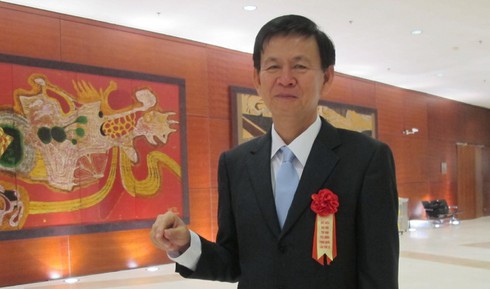 Người biến rơm rạ bỏ đi thành tiền - ảnh 1