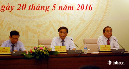 Phóng viên báo chí cũng được chứng kiến việc kiểm phiếu - ảnh 1