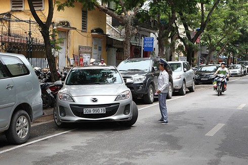 Hà Nội đỗ ô tô ngày chẵn, lẻ: Nếu làm vài tuyến phố thì không giải quyết gì! - ảnh 1