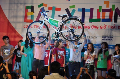 Chết cười với slogan trong gala Tắt đèn Bật ý tưởng 2013 - ảnh 64
