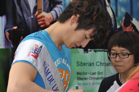 Sao Hàn thích gì ở fan Việt? - ảnh 2