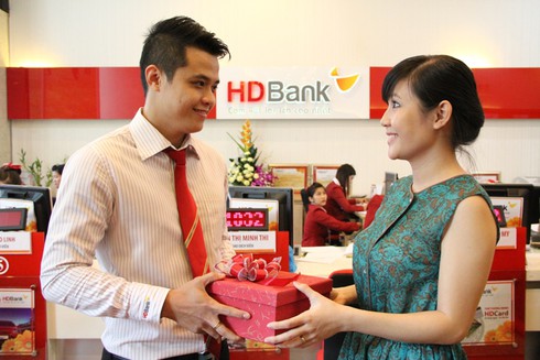 Mừng 8/3, HDBank tặng quà tất cả khách hàng nữ - ảnh 2