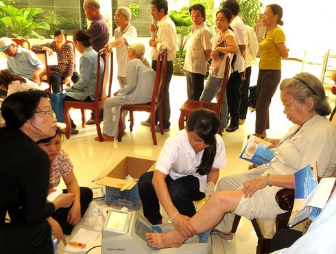 Vinamilk chăm sóc sức khoẻ cho Người cao tuổi TP.Hồ Chí Minh - ảnh 1