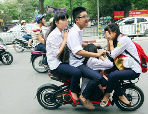 Sát hạch cấp giấy phép lái xe: Nỗi lo 'bao đỗ, chống trượt'