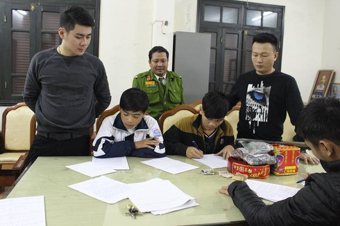 Hà Tĩnh: Bắt 2 học sinh vận chuyển pháo - ảnh 2