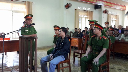 Lâm Đồng: Tòa hoãn xử “sát thủ máu lạnh” vì luật sư… bận đột xuất - ảnh 1