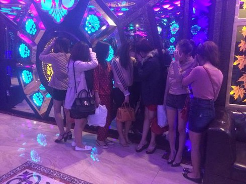 Hà Tĩnh: Bắt quả tang 18 đối tượng đang