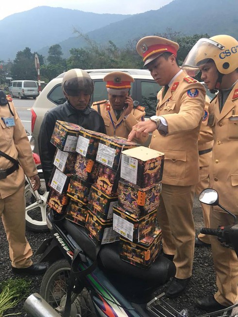 Hà Tĩnh: Phát hiện 35 kg pháo Thái Lan trong bao tải... chứa rau - ảnh 1