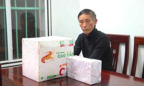 Nghệ An: Bắt quả tang bảo vệ giấu 50 thỏi mìn trong trường học - ảnh 1