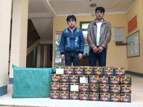Bắt giữ 2 đối tượng vận chuyển pháo lậu liên tỉnh - ảnh 1