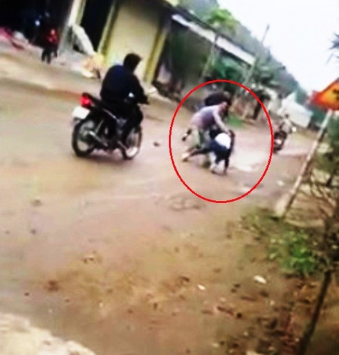 Nghệ An: Cô gái trẻ gào khóc thảm thiết khi bị ‘trai bản’ bắt về làm vợ? - ảnh 2