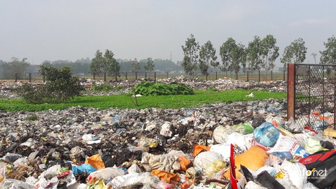 Hà Tĩnh: Rác thải tràn ra mé sông, “đe dọa” nguồn nước sinh hoạt của người dân - ảnh 2