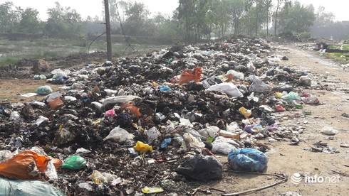 Hà Tĩnh: Rác thải tràn ra mé sông, “đe dọa” nguồn nước sinh hoạt của người dân - ảnh 3