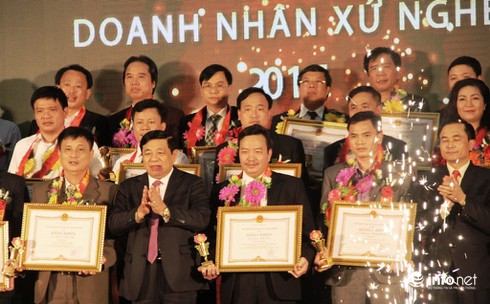 Đại diện VNPT vinh dự nhận “Cúp vàng Doanh nhân Xứ Nghệ” - ảnh 1