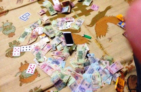 Nghệ An: Mật phục bắt hàng chục đối tượng tại sới bạc ‘khủng’ trong đêm - ảnh 1