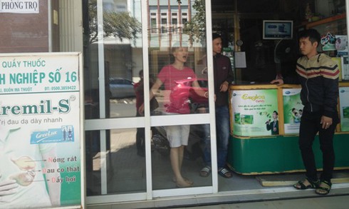 Người dân vây bắt đối tượng trộm 2 lọ thuốc… tăng cường sinh lý - ảnh 1