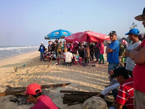 Huế: Tìm thấy thi thể nam sinh bị sóng cuốn ở bãi biển Phú Thuận - ảnh 1