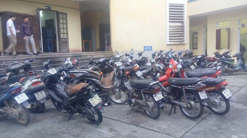 Nhảy xe buýt đi dọc quốc lộ trộm hơn 30 xe máy - ảnh 1