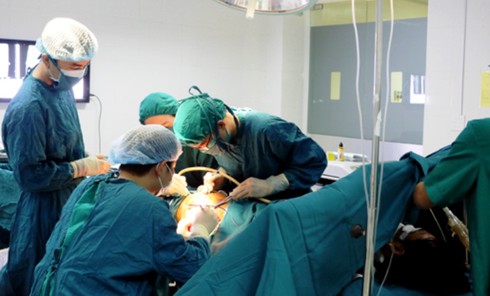 Một bệnh nhân người Lào viết thư cảm ơn Bệnh viện Đa khoa Hà Tĩnh - ảnh 1