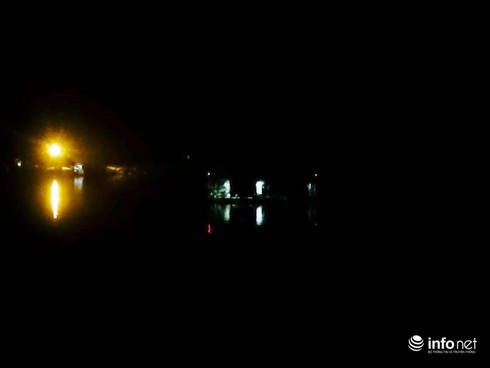 Video: Nửa đêm dân thuê đò ra “tuyên chiến” với “cát tặc” trên sông Hương - ảnh 5