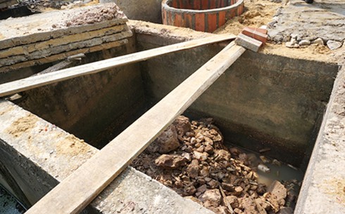 Thanh Hóa: Lấy mẫu xét nghiệm AND vụ hộp sọ, xương người dưới bể phốt - ảnh 1