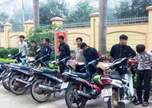 Nhóm thanh niên lạng lách, đánh võng trong đám cưới bị phạt hơn 40 triệu - ảnh 3