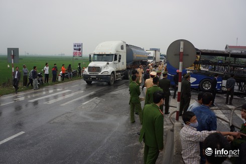 Thanh Hóa: Xe giường nằm đâm xe đầu kéo rồi cùng bốc cháy, hành khách hoảng loạn - ảnh 10
