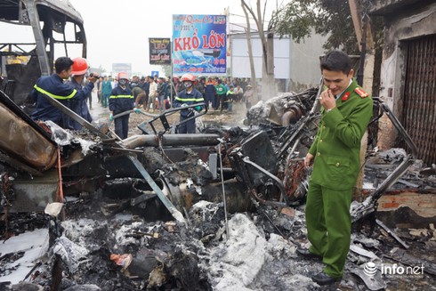 Thanh Hóa: Xe giường nằm đâm xe đầu kéo rồi cùng bốc cháy, hành khách hoảng loạn - ảnh 2