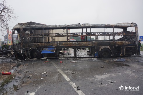 Thanh Hóa: Xe giường nằm đâm xe đầu kéo rồi cùng bốc cháy, hành khách hoảng loạn - ảnh 3