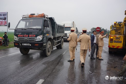 Thanh Hóa: Xe giường nằm đâm xe đầu kéo rồi cùng bốc cháy, hành khách hoảng loạn - ảnh 5