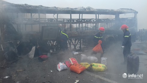 Thanh Hóa: Xe giường nằm đâm xe đầu kéo rồi cùng bốc cháy, hành khách hoảng loạn - ảnh 9