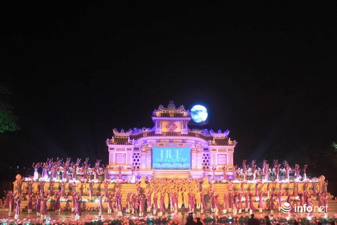 Lung linh đêm Khai mạc Festival Nghề truyền thống Huế 2017 - ảnh 1