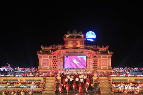 Lung linh đêm Khai mạc Festival Nghề truyền thống Huế 2017 - ảnh 4
