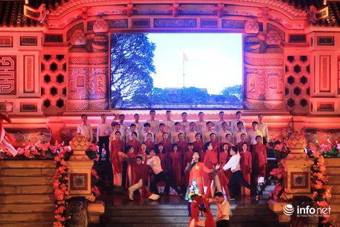 Lung linh đêm Khai mạc Festival Nghề truyền thống Huế 2017 - ảnh 7