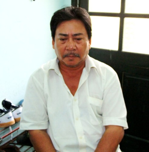 Chủ quầy kinh doanh đồ chơi dụ dỗ bé gái 11 tuổi bằng gấu bông rồi dở trò dâm ô - ảnh 1