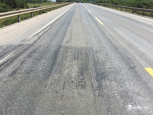 Hà Tĩnh: Đường ngàn tỉ đầy những